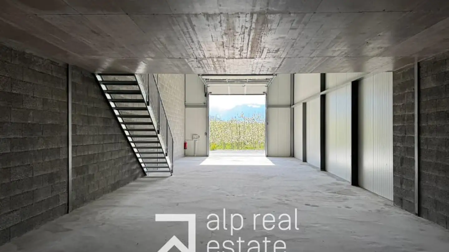 Residential building for sale - 1907 Saxon