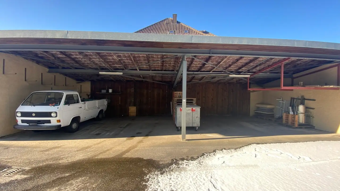 Place de parking couverte à louer - Impasse De La Prairie, 2900 Porrentruy - Photo 2