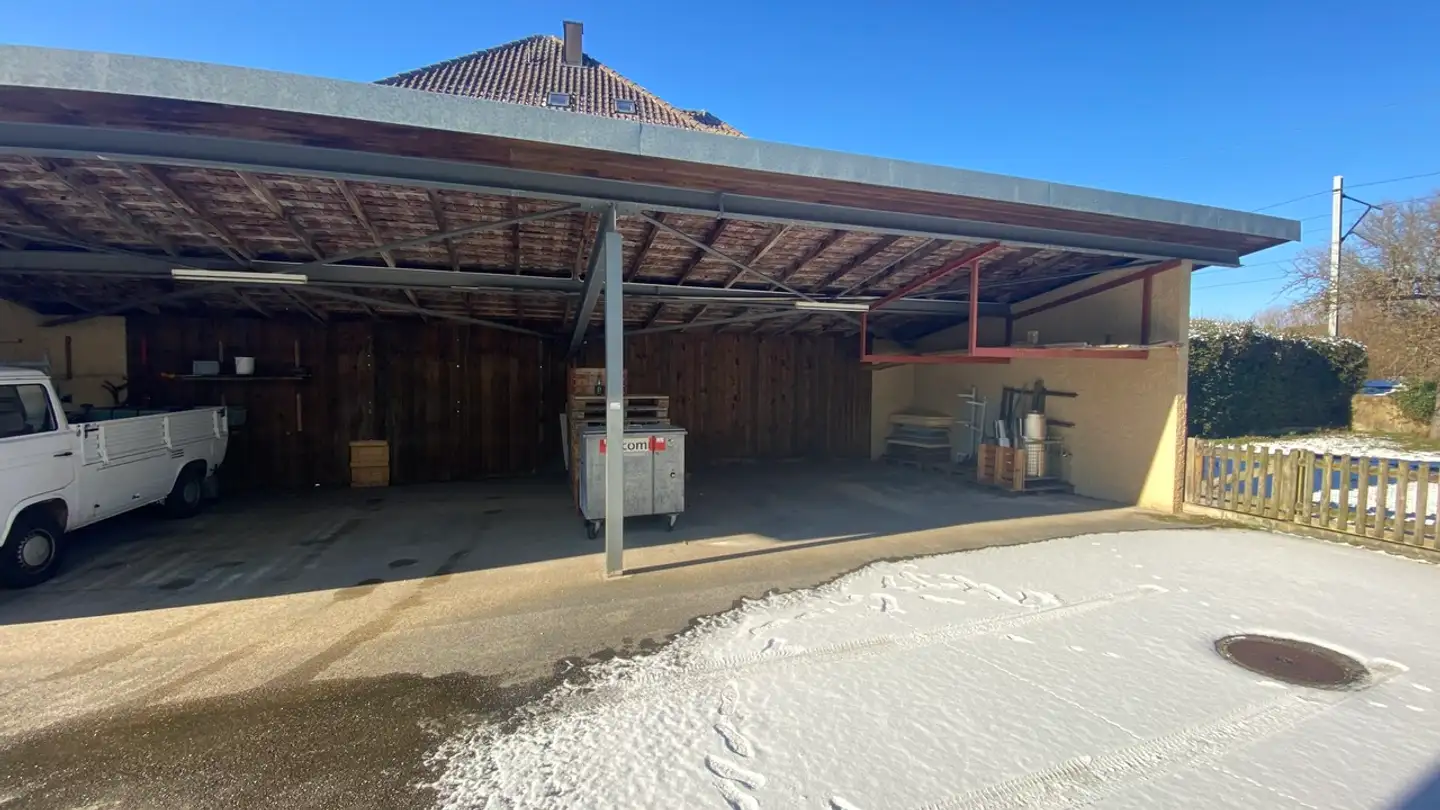 Place de parking couverte à louer - Impasse De La Prairie, 2900 Porrentruy - Photo 3