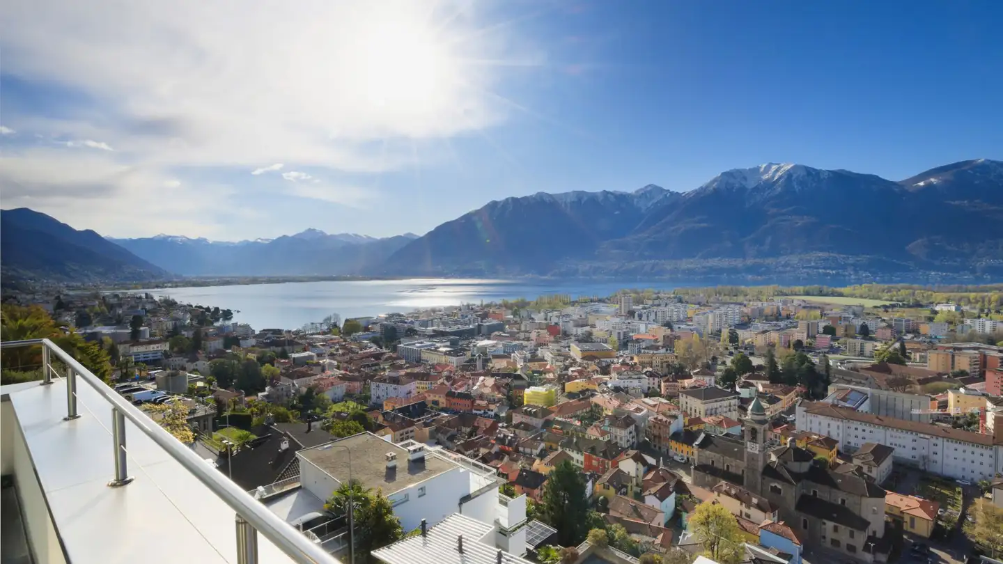 Residential building for sale - 6600 Locarno