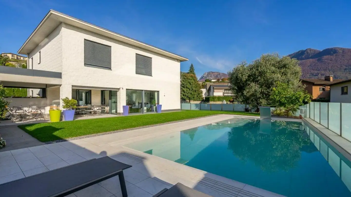 Single house for sale - 6949 Comano