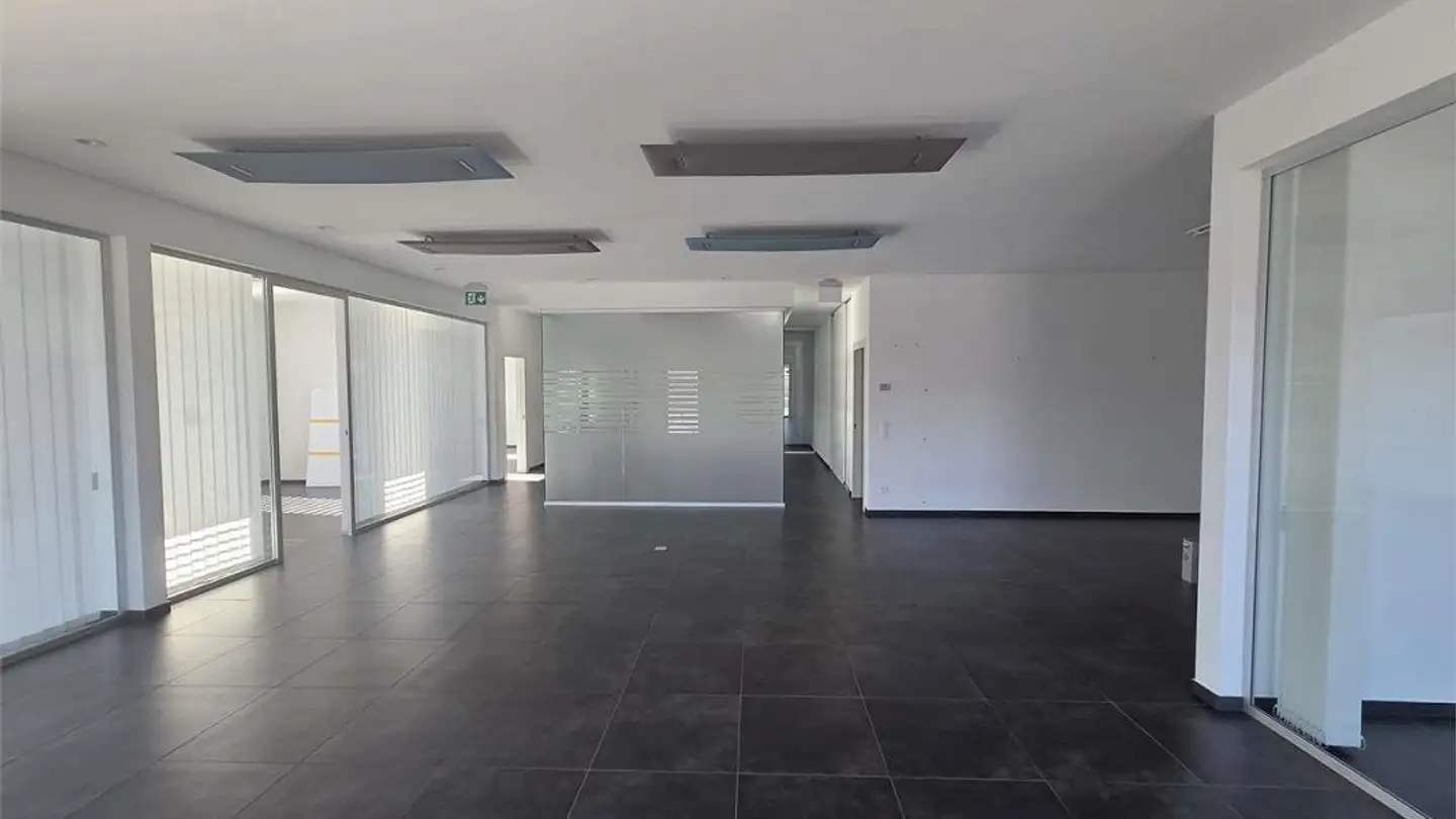 Office space for rent - Via Cantonale 38, 6928 Manno