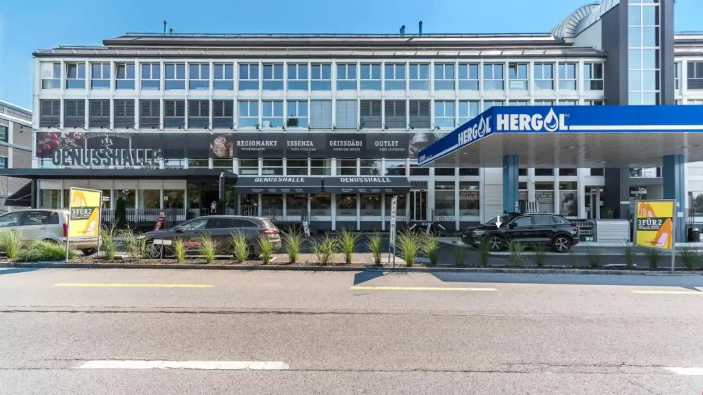 Mixed-use building for rent - Chaltenbodenstrasse 6e, 8834 Schindellegi