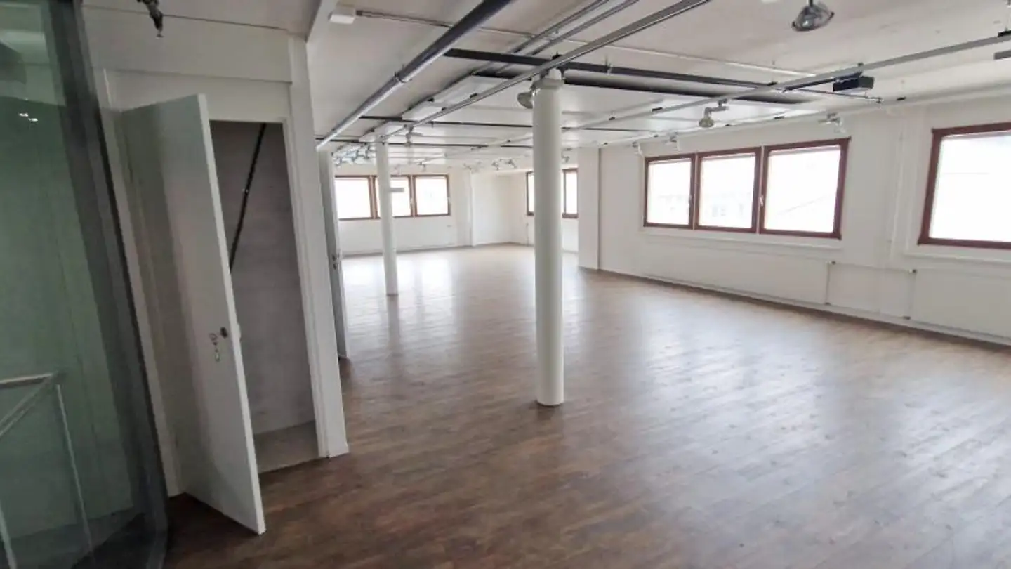 Commercial à louer - Rue Du Général-Dufour / General-Dufour-Strasse 16, 2502 Biel/Bienne - Photo 2