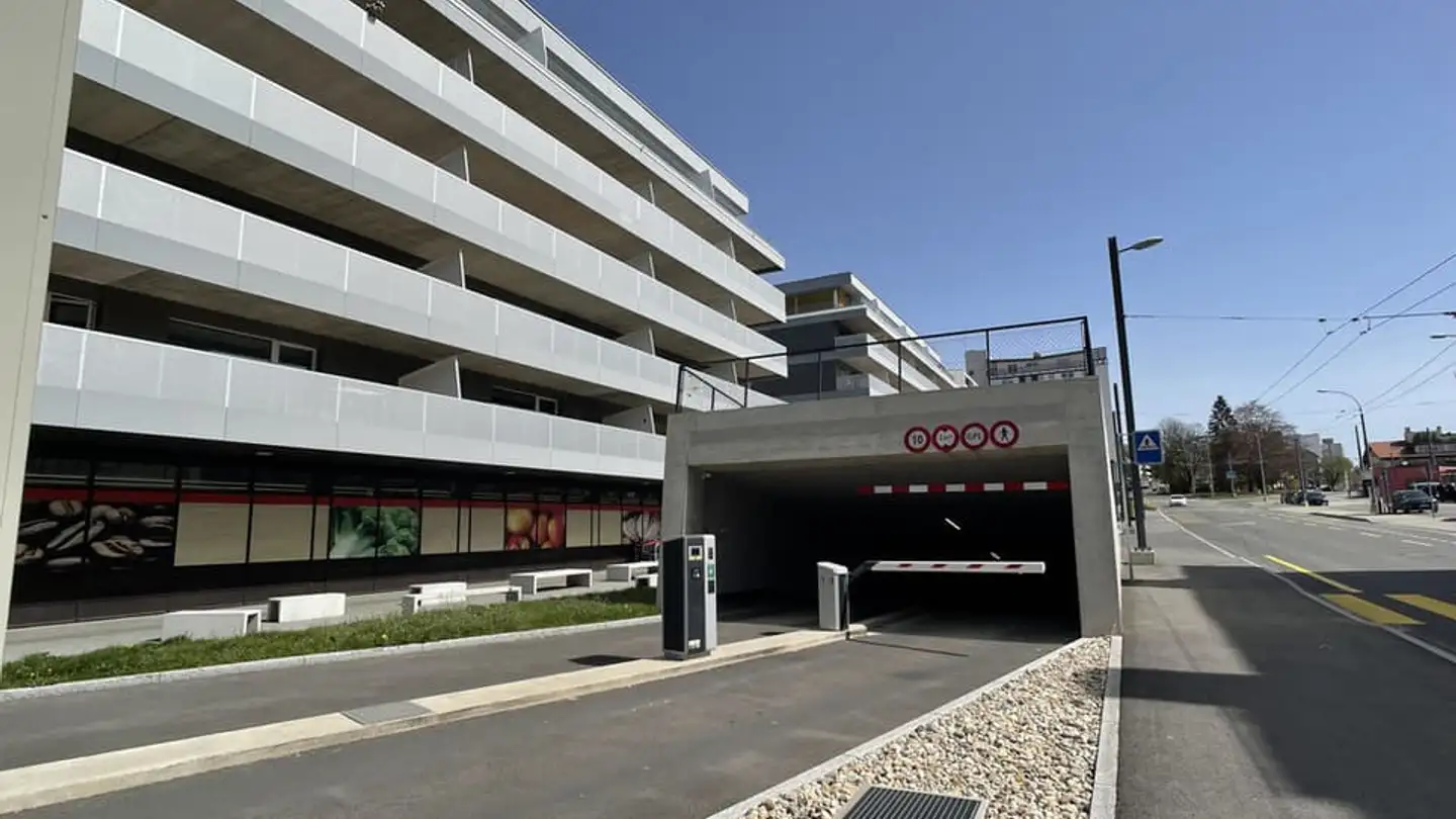 Single garage for rent - Rue De La Charrière 61, 2300 La Chaux-de-Fonds