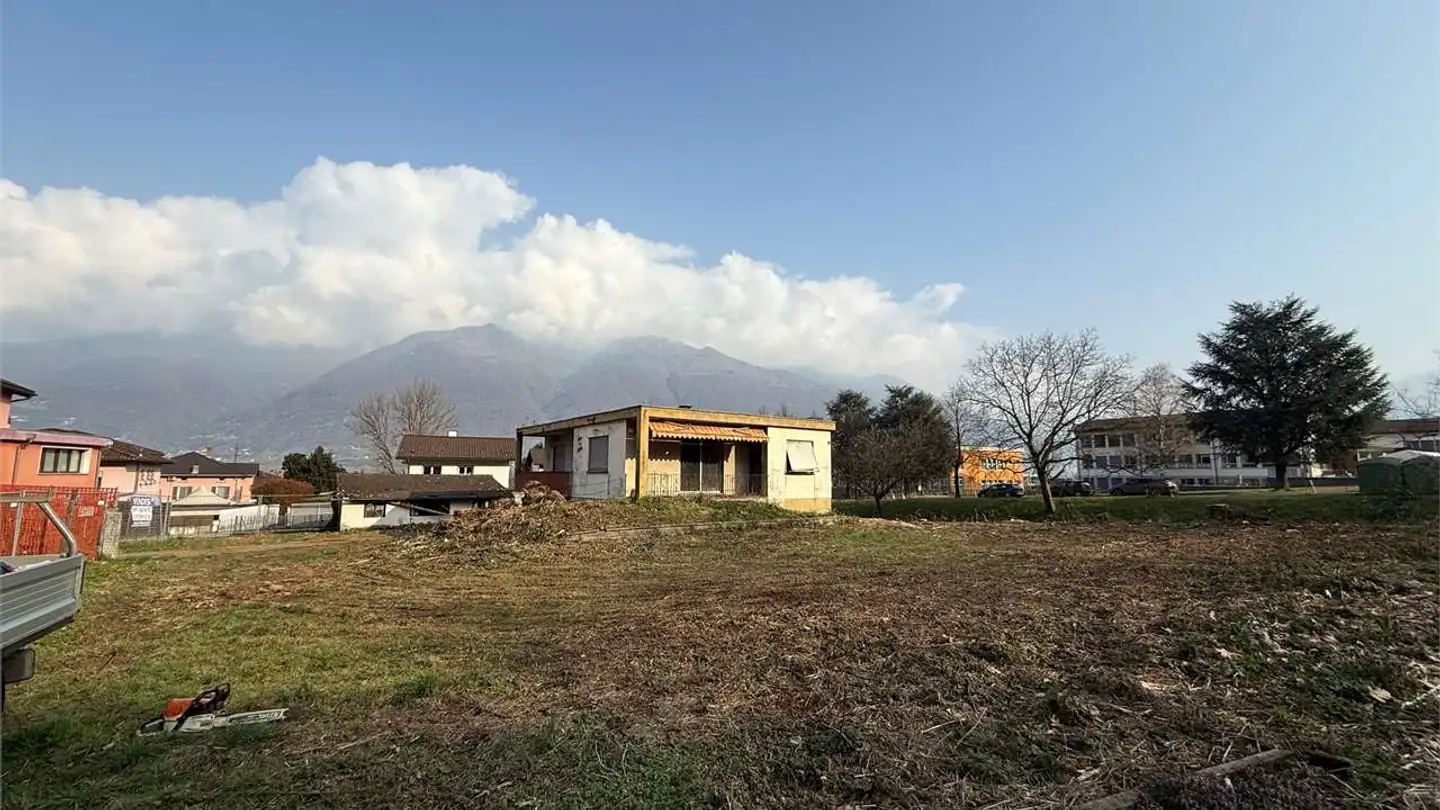 Constructible plot for sale - 6593 Cadenazzo