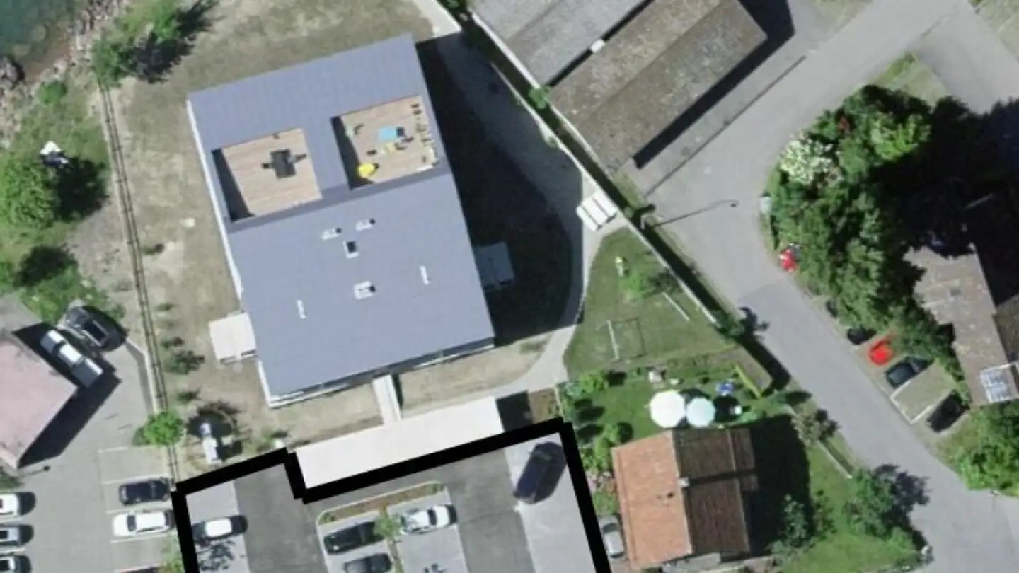 Place de parking extérieure à louer - Hinterdorfstrasse 7, 8877 Murg