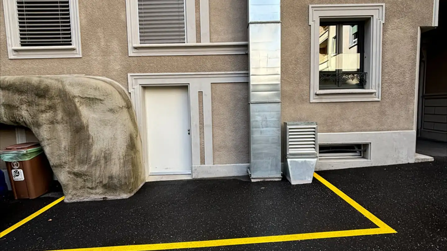 Place de parking extérieure à louer - Rue Du Simplon 35, 1006 Lausanne