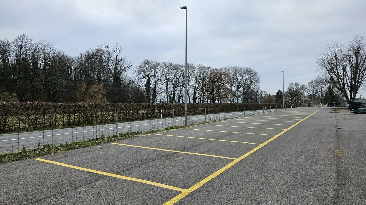 Outdoor parking space for rent - Chemin Des Grangettes 2, 1165 Allaman