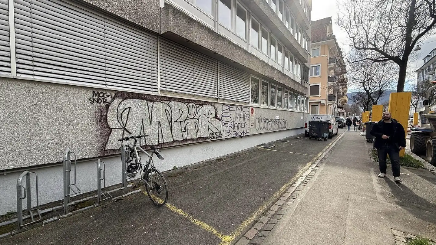 Outdoor parking space for rent - Zypressenstrasse 60, 8004 Zürich - Photo 2