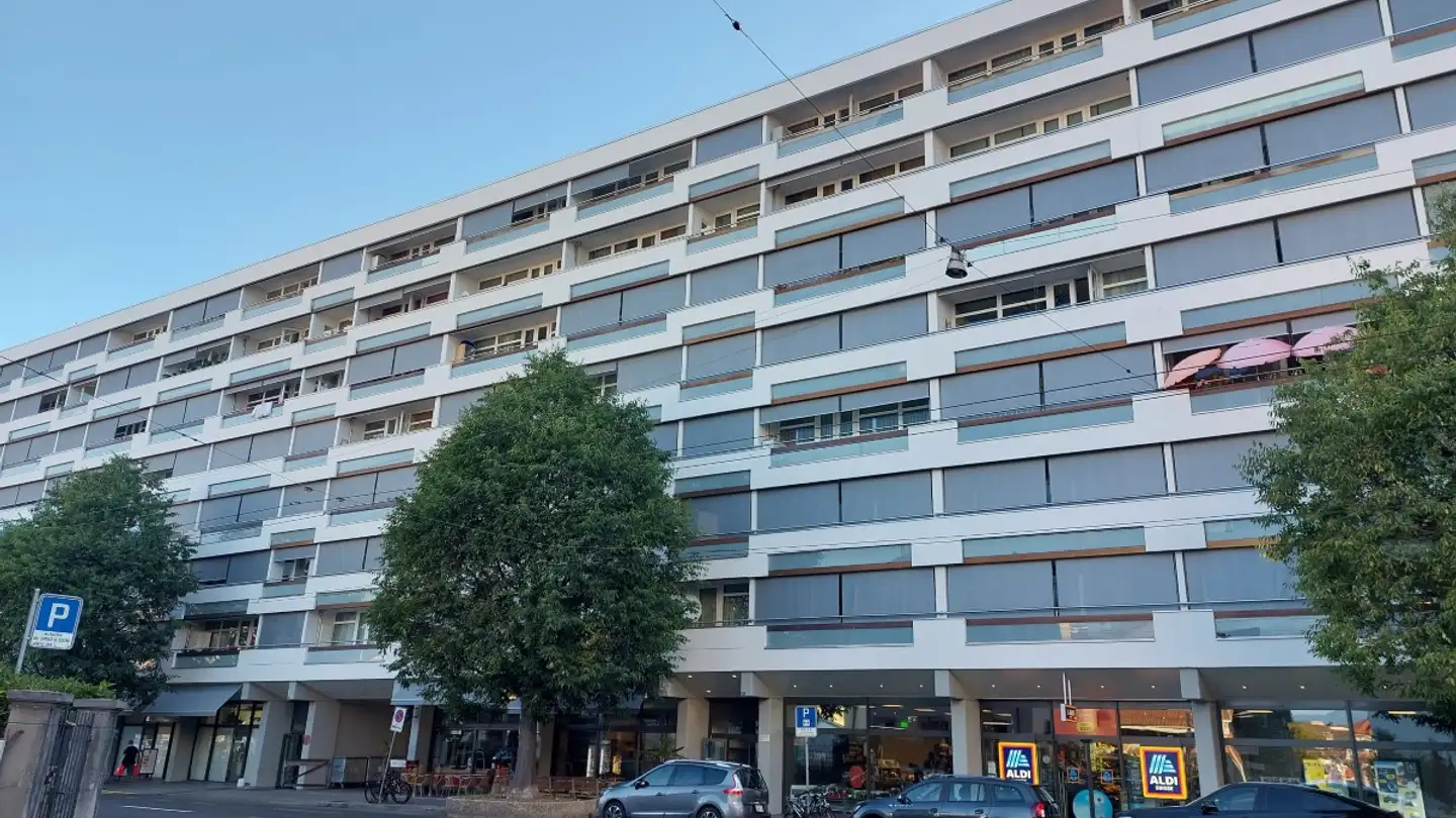 Place de parking extérieure à louer - Avenue Du Général-Guisan 32, 1800 Vevey