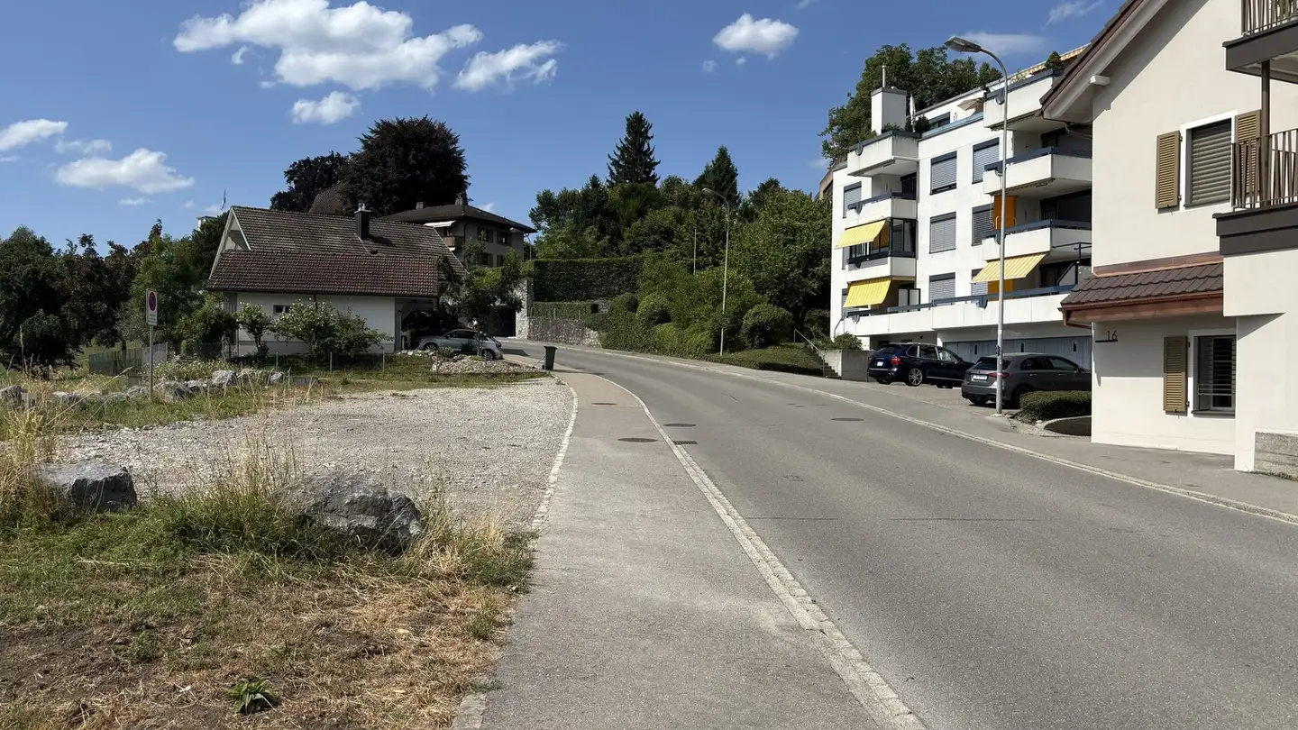 Place de parking extérieure à louer - Fluhstrasse 16, 8645 Jona