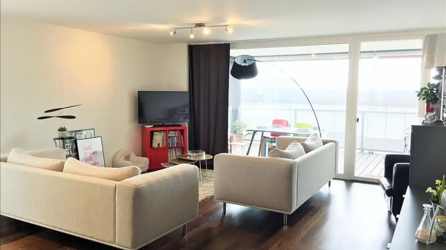 Attique à louer - 2000 Neuchâtel - Photo 2