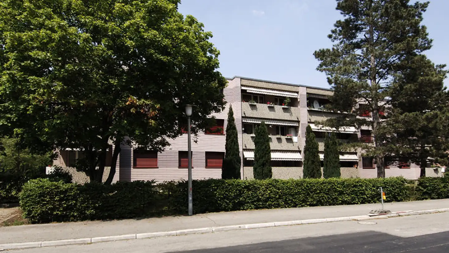 Tiefgaragenstellplatz mieten - Sternenhofweg 4, 4147 Aesch BL