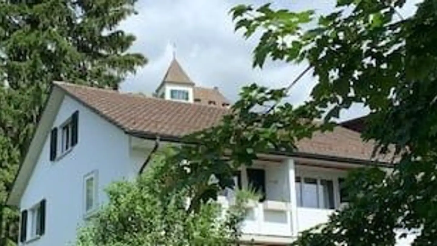 Dachgeschosswohnung mieten - Spitzliweg 12, 8703 Erlenbach ZH