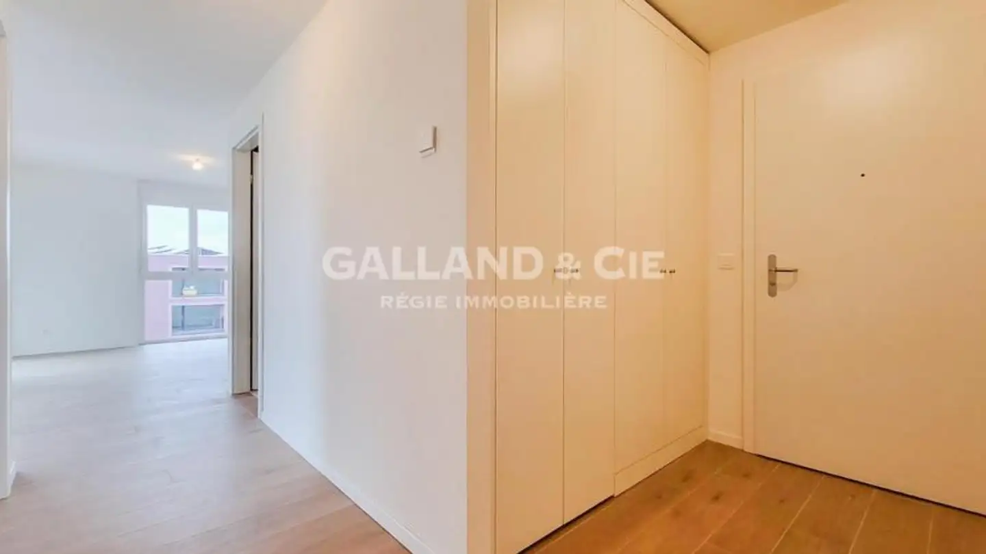 Apartment for rent - Impasse de la Fava, 1566 St-Aubin FR - Photo 4