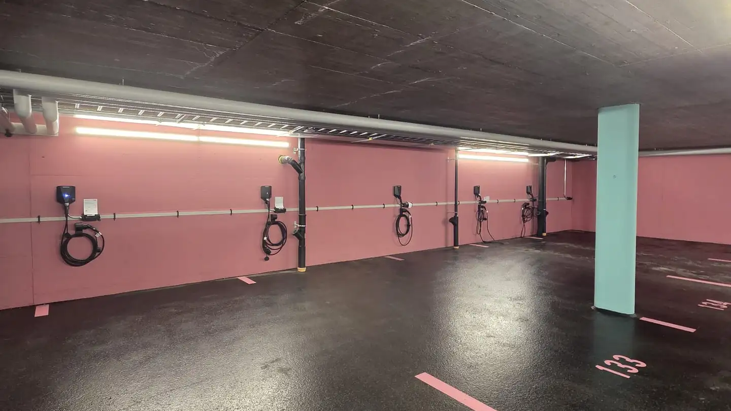 Place de parking souterraine à louer - Eichhölzlistrasse 8, 8192 Glattfelden