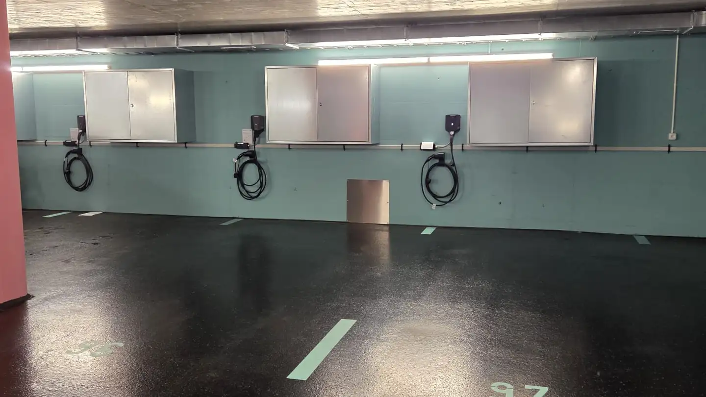 Place de parking souterraine à louer - Eichhölzlistrasse 8, 8192 Glattfelden - Photo 3