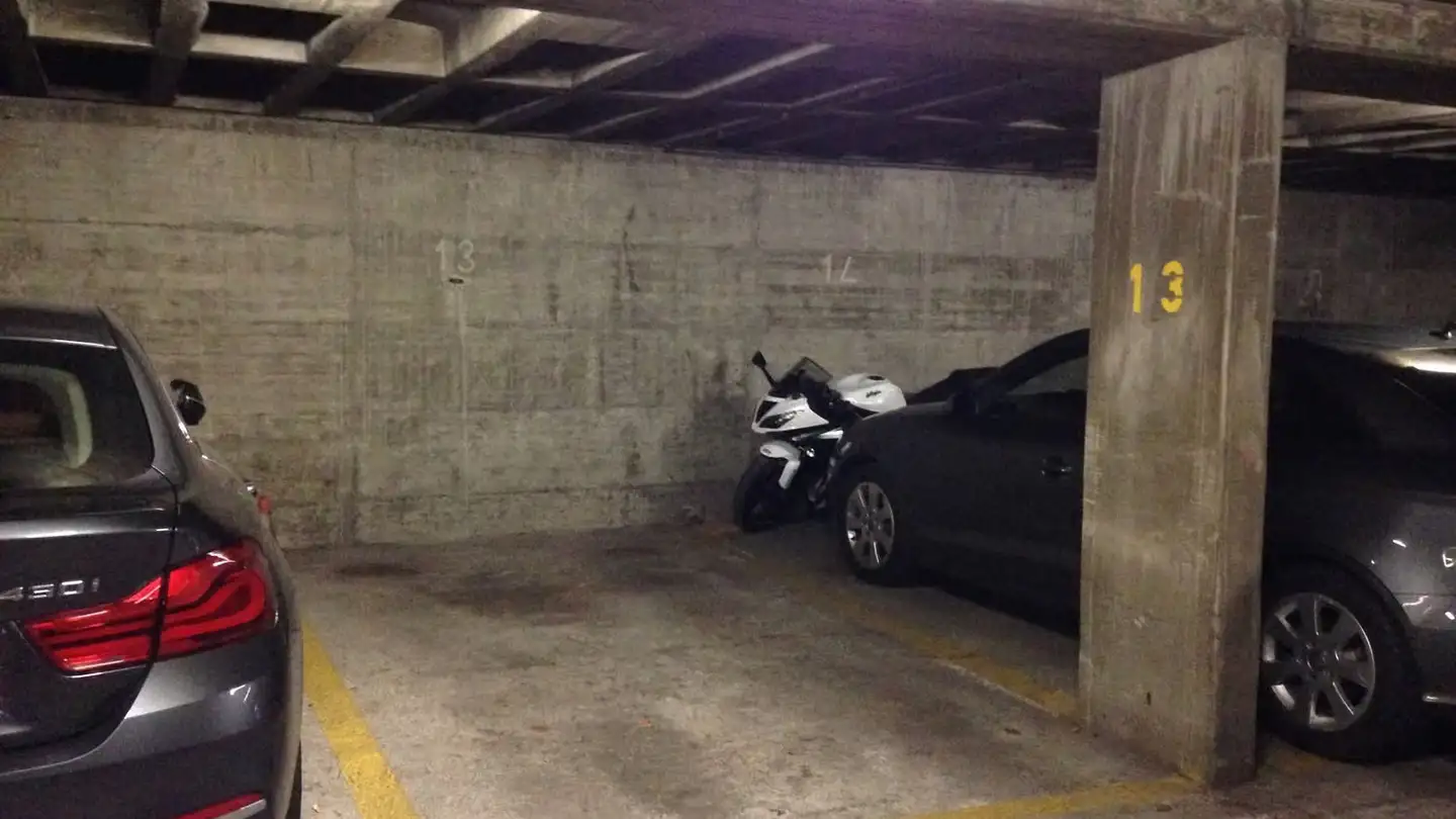 Place de parking souterraine à louer - Avenue Dumas, 1206 Genève