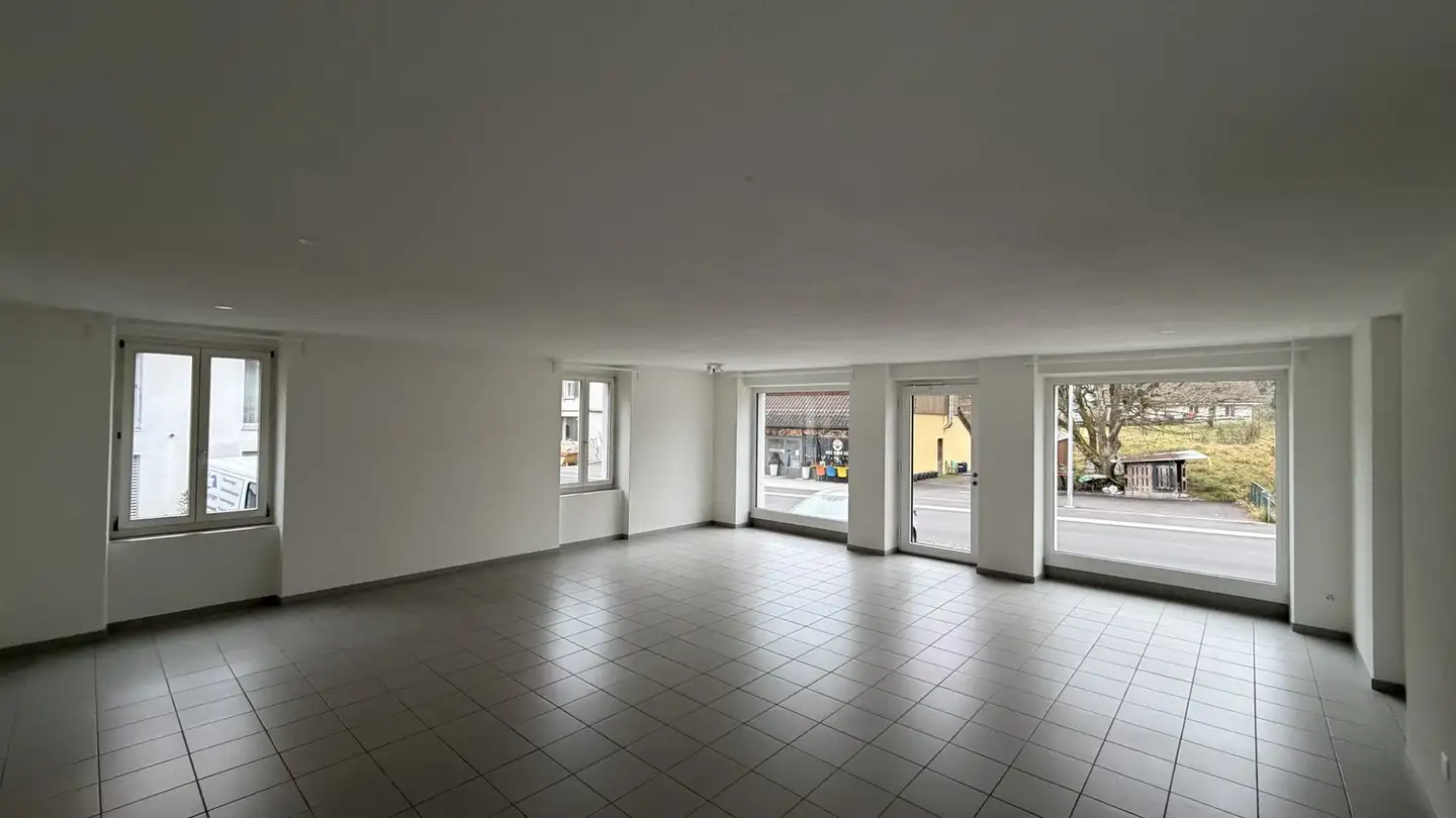 Commercial à louer - Hauptstrasse 60, 4654 Lostorf