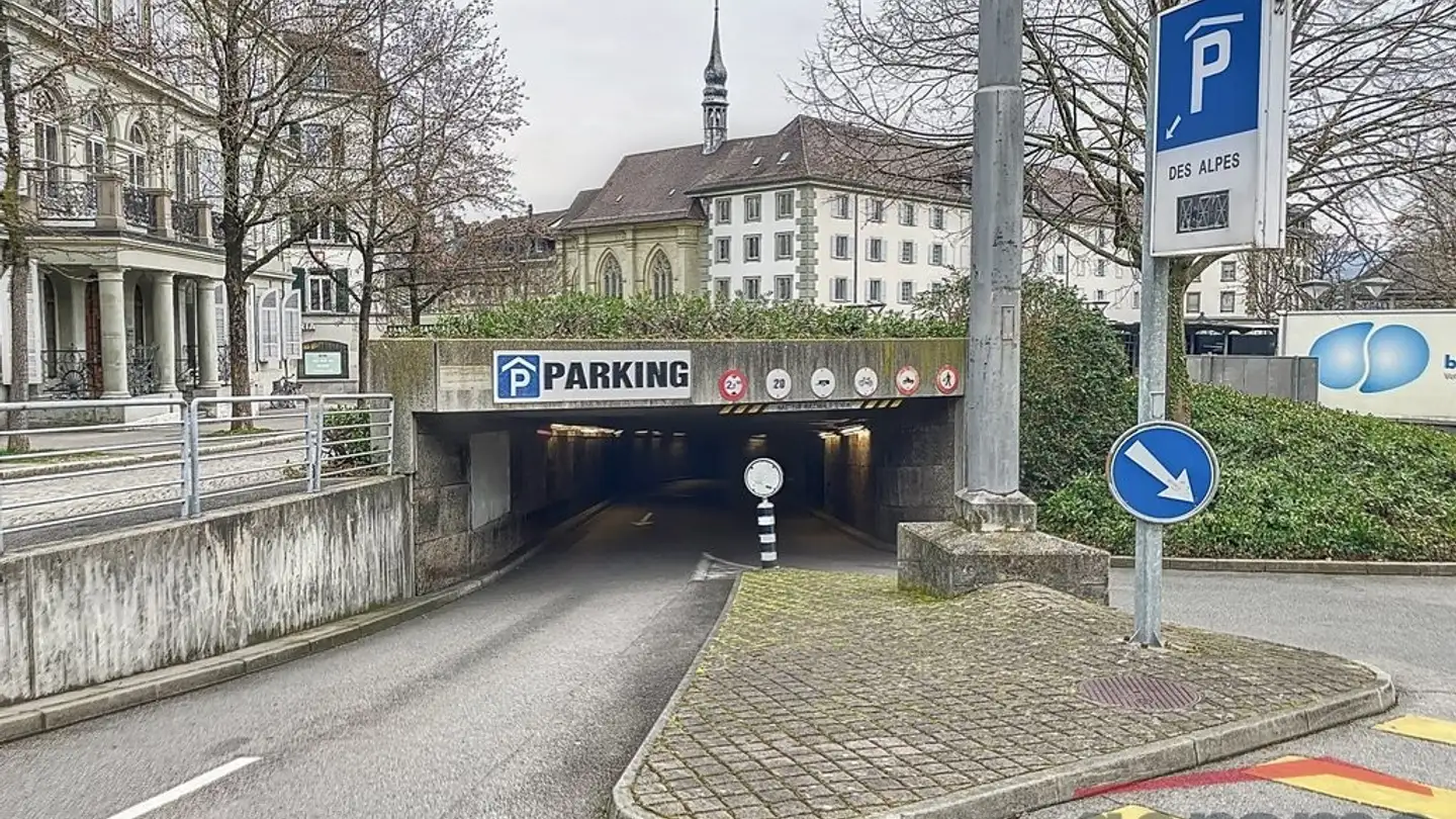 Underground parking space for rent - Square Des Places 7, 1700 Fribourg