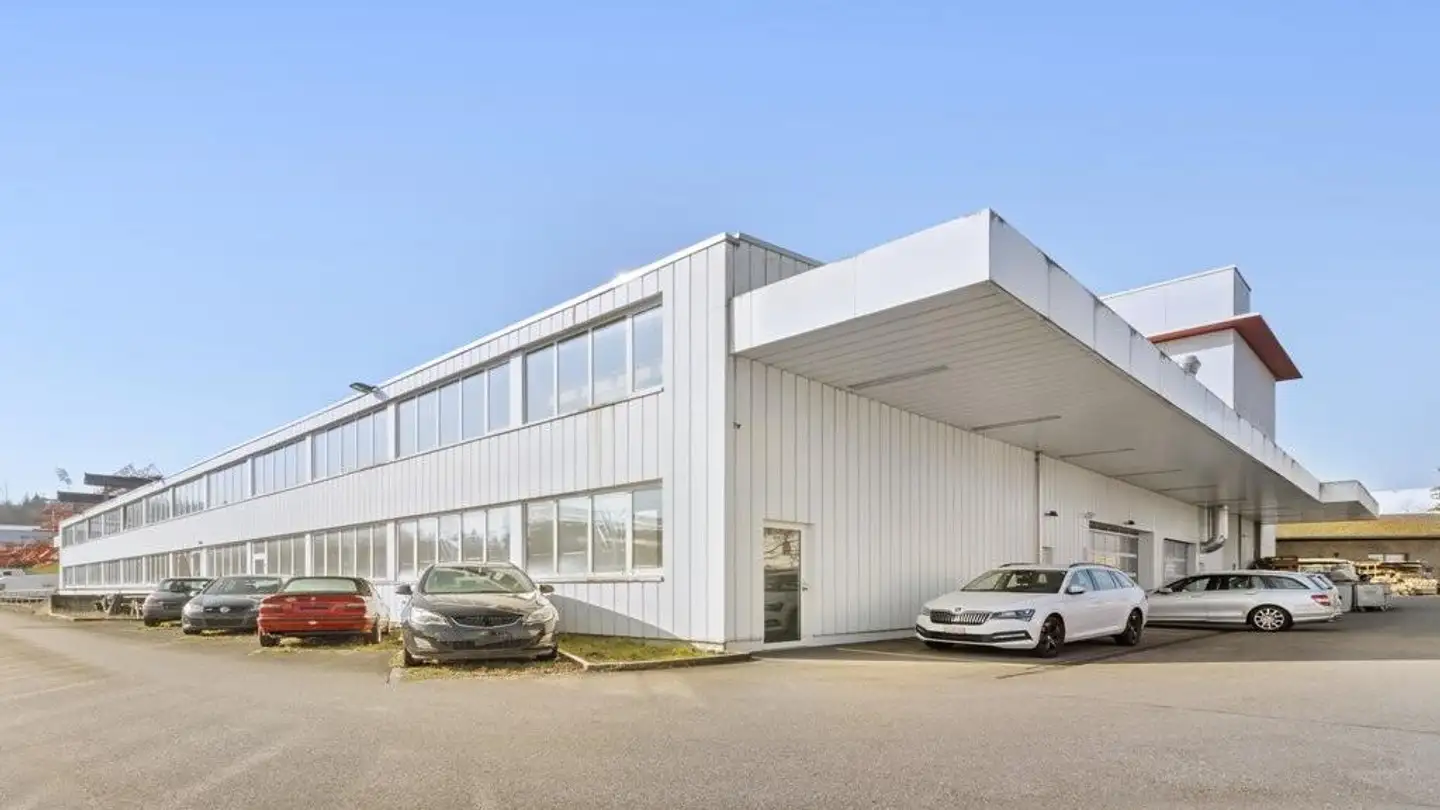 Commercial à louer - Grabenackerstrasse 27, 8156 Oberhasli