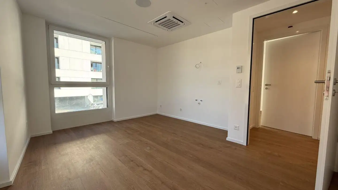 Commerciale in affitto - Via Stazione 24b, 6532 Castione - Photo 2