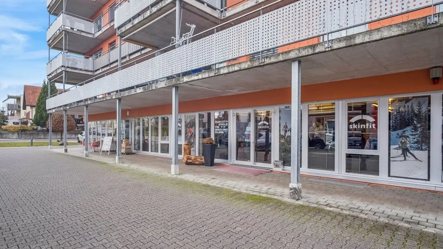 Mischgenutztes Gebäude mieten - Aufwiesenstrasse 2, 8305 Dietlikon