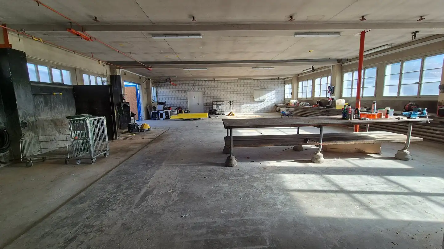 Industrial property for rent - Bernstrasse 177, 4852 Rothrist