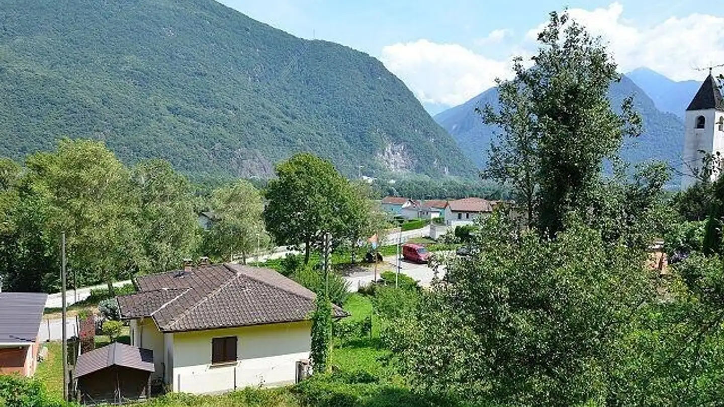 Constructible plot for sale - 6525 Gnosca