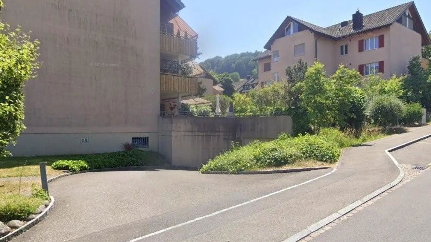 Place de parking souterraine à louer - Tannenbachstrasse 1-7, 8942 Oberrieden