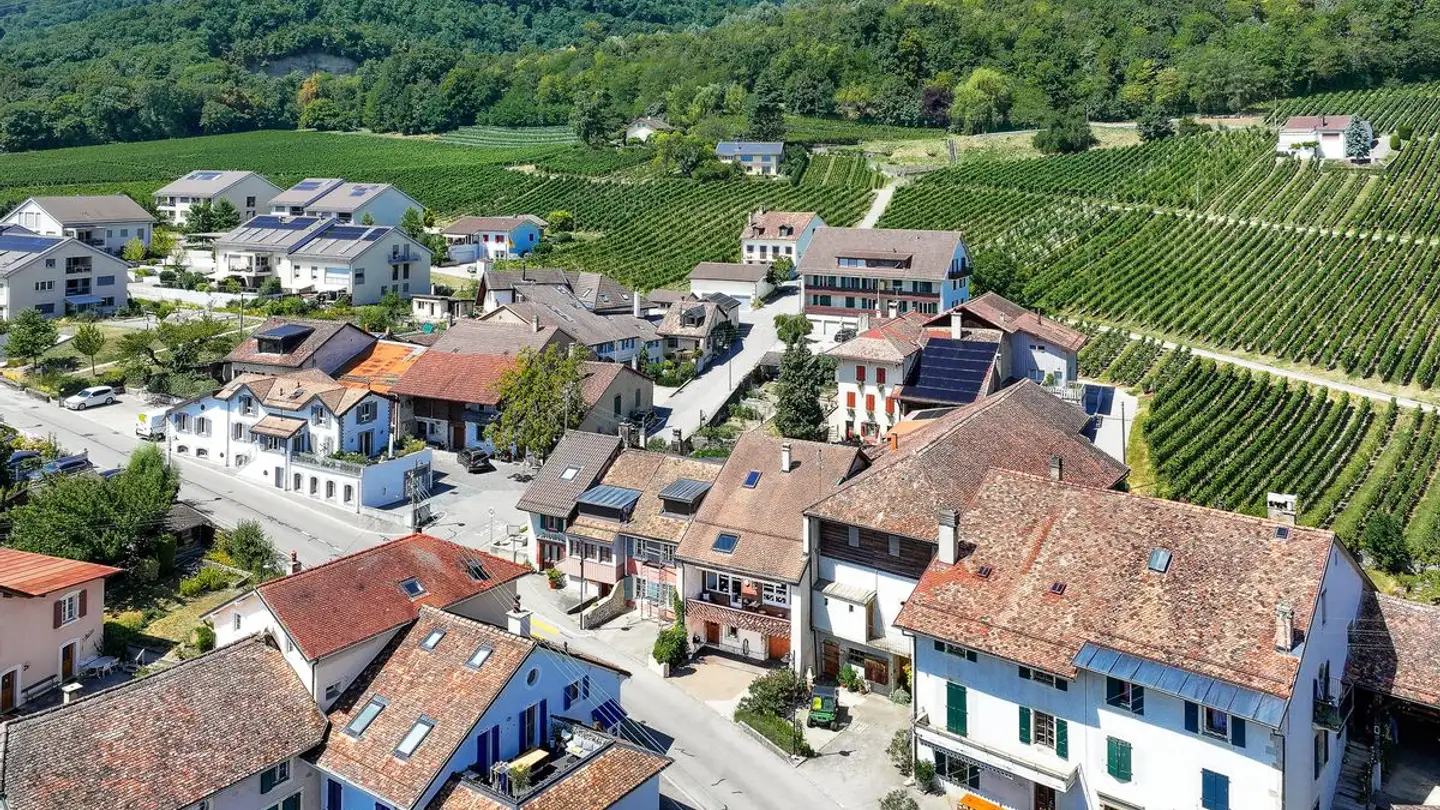 Stepped house for sale - 1182 Gilly