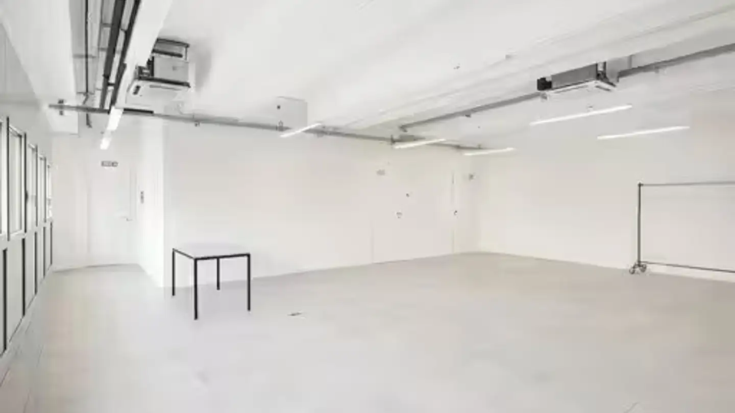 Commercial for rent - 6828 Balerna