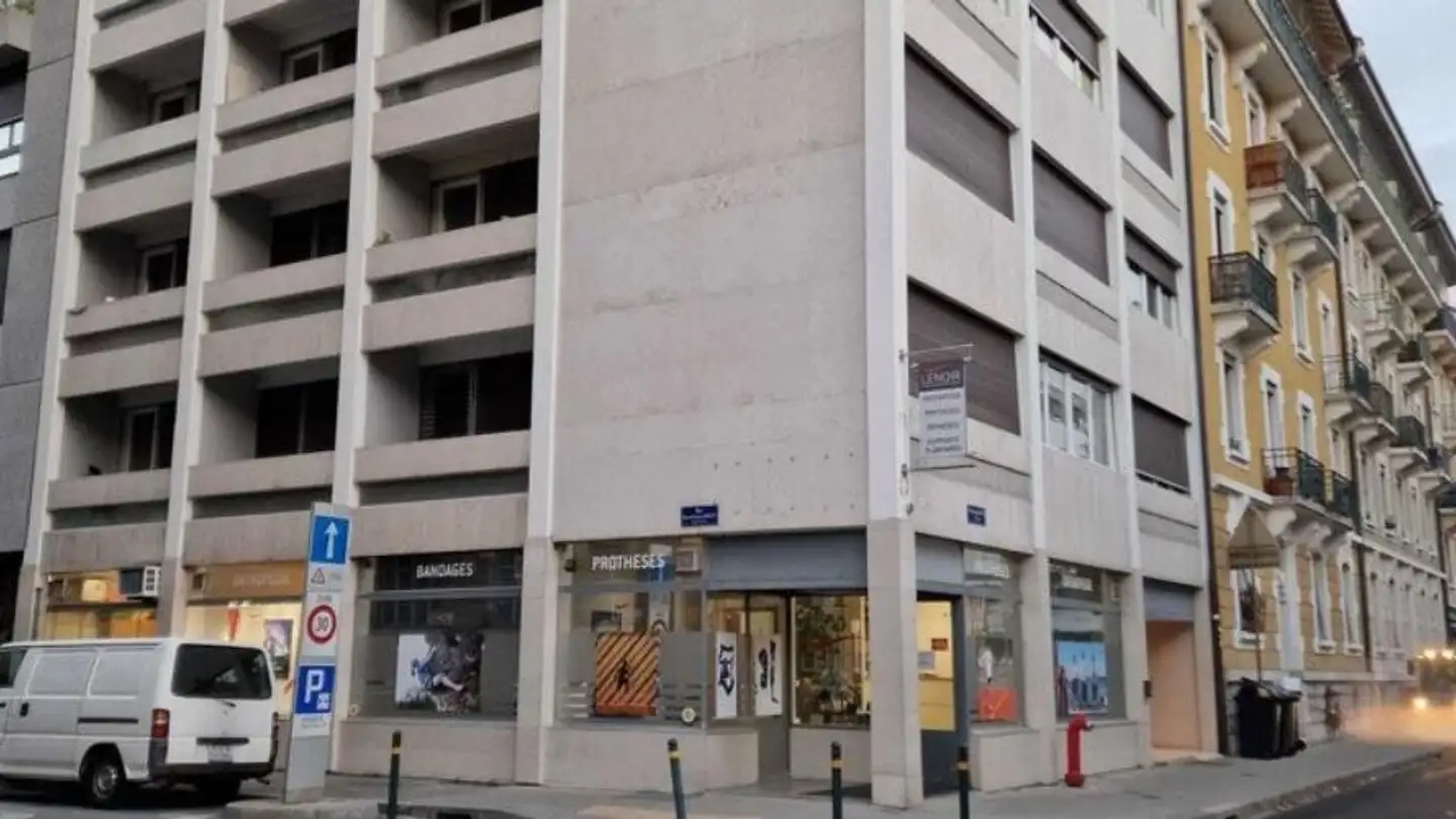 Arcade à louer - Boulevard De La Cluse 35, 1205 Genève