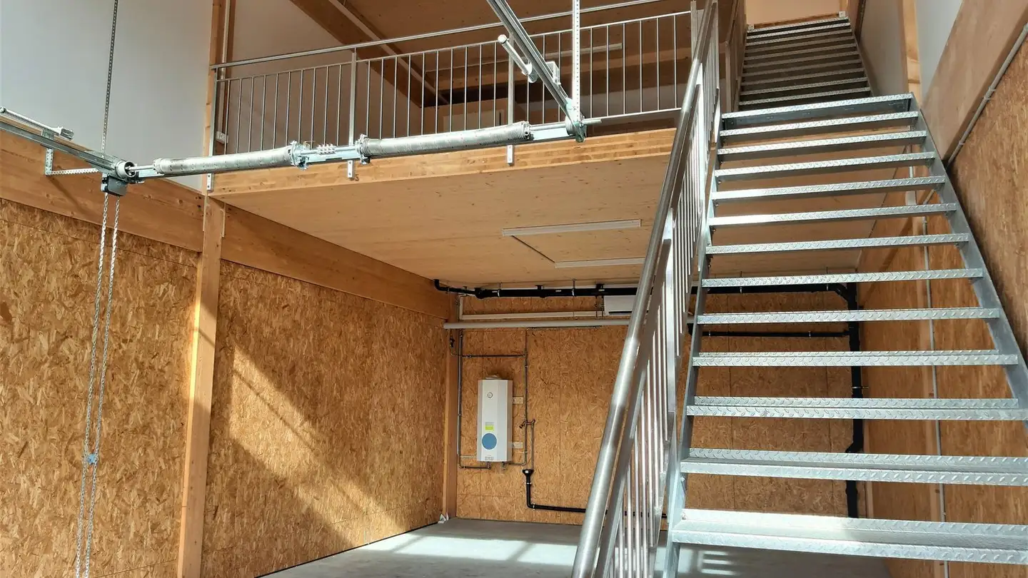 Commercial for rent - 3800 Interlaken