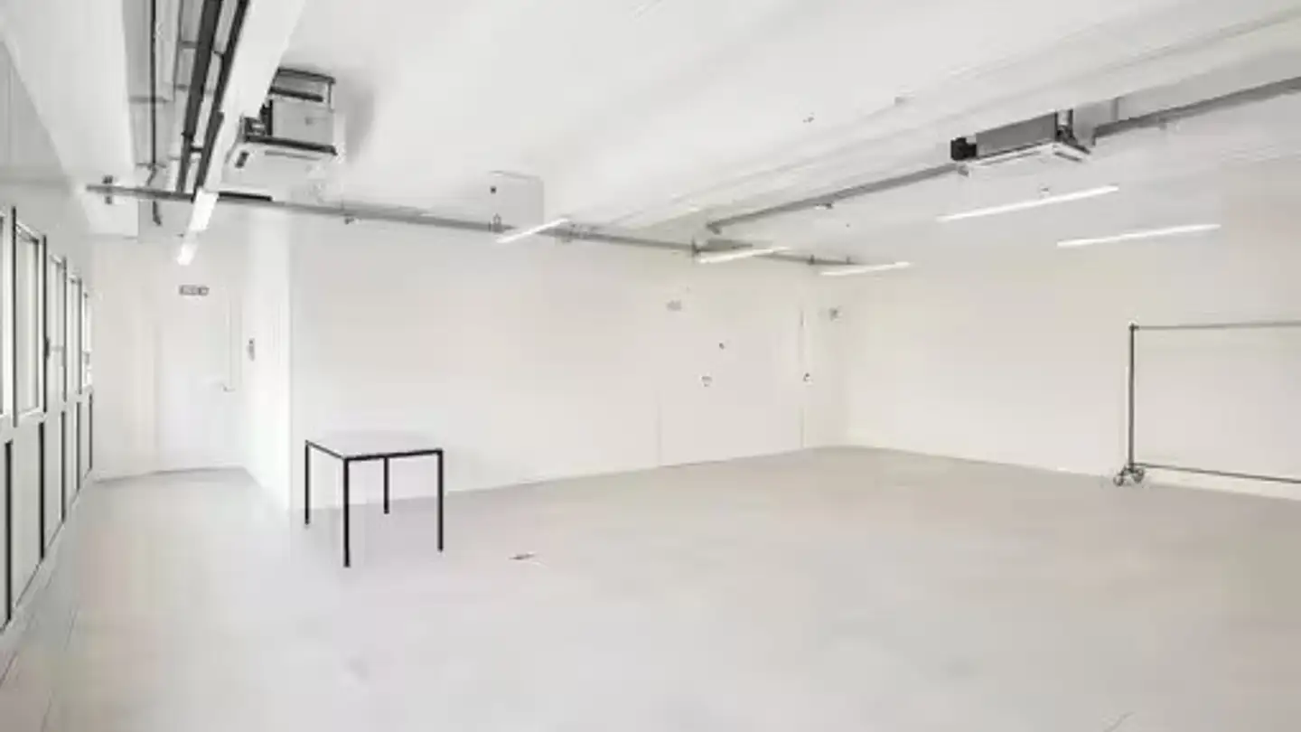 Commercial for rent - 6828 Balerna