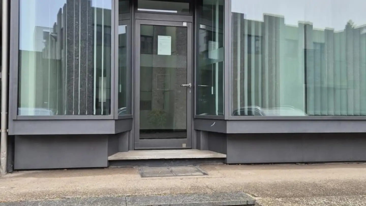 Commercial for rent - Rue Des Bâts 14, 2800 Delémont