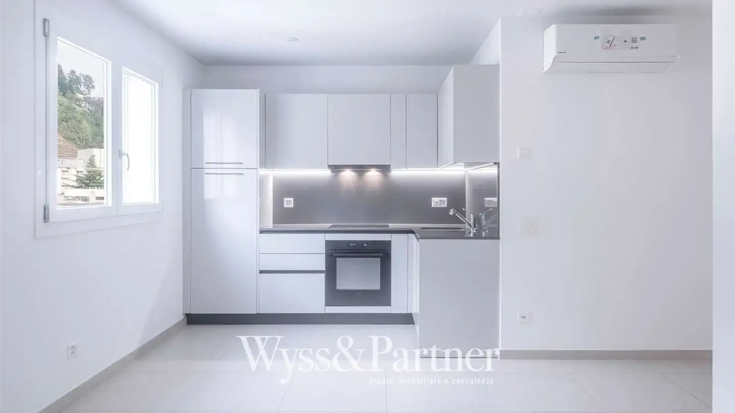Office space for rent - 6600 Locarno