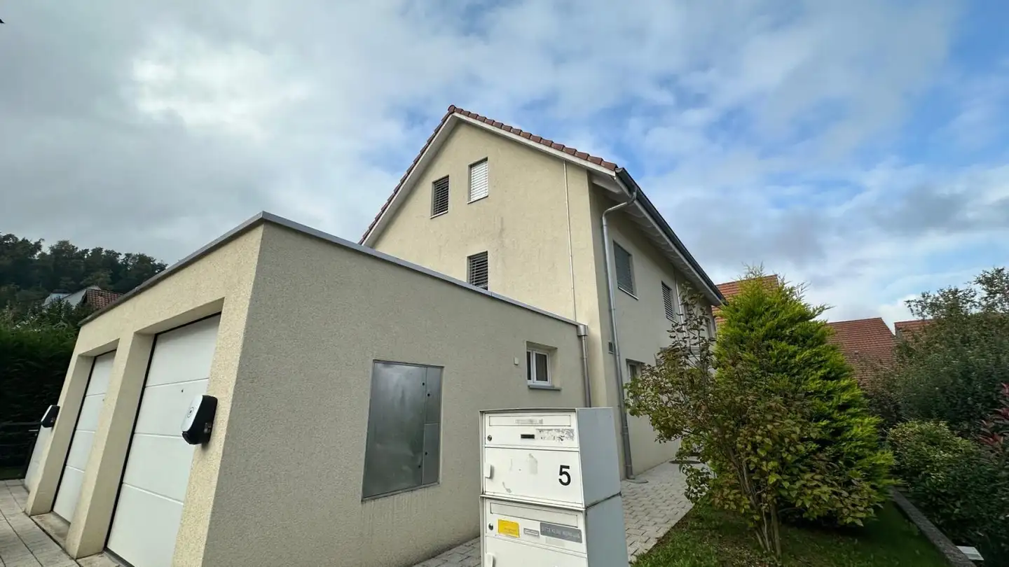 Maison jumelle à louer - Mettliweg, 4148 Pfeffingen