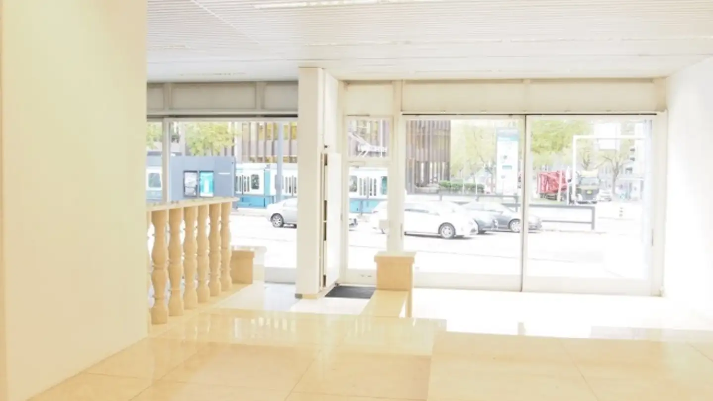 Magasin à louer - Thurgauerstrasse 39, 8050 Zürich