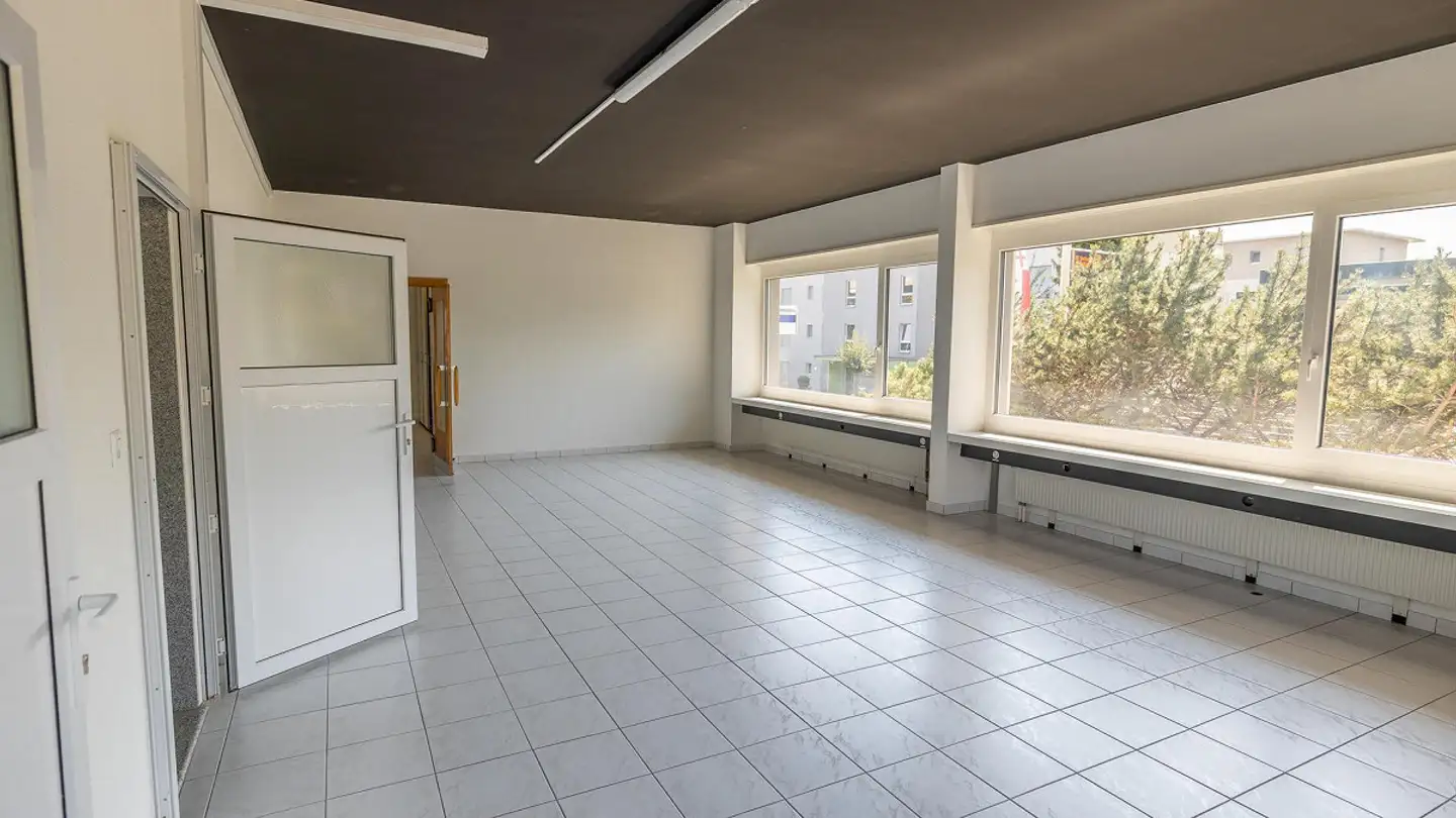 Commercial à louer - Dorfstrasse 16, 2544 Bettlach