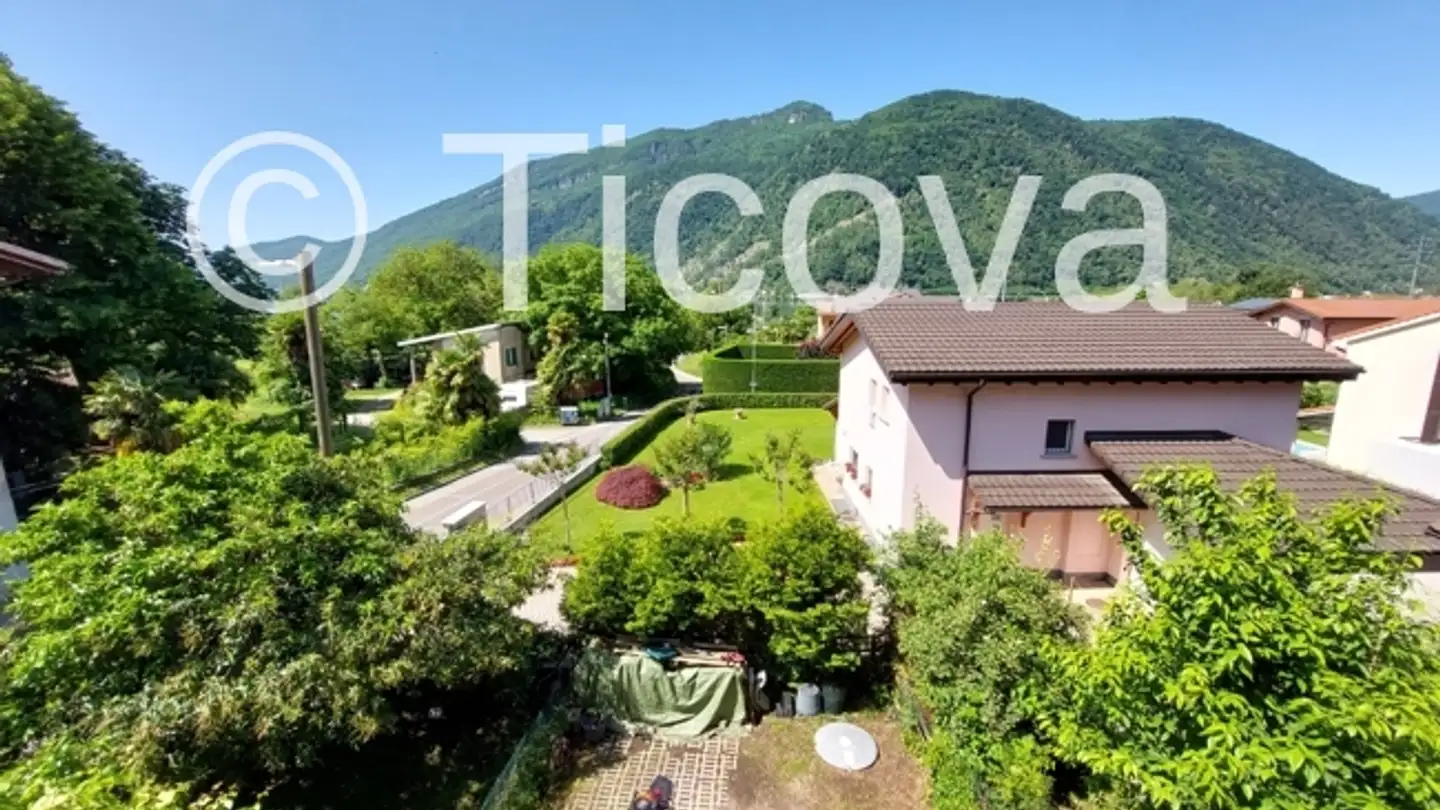 Stepped house for sale - 6818 Melano