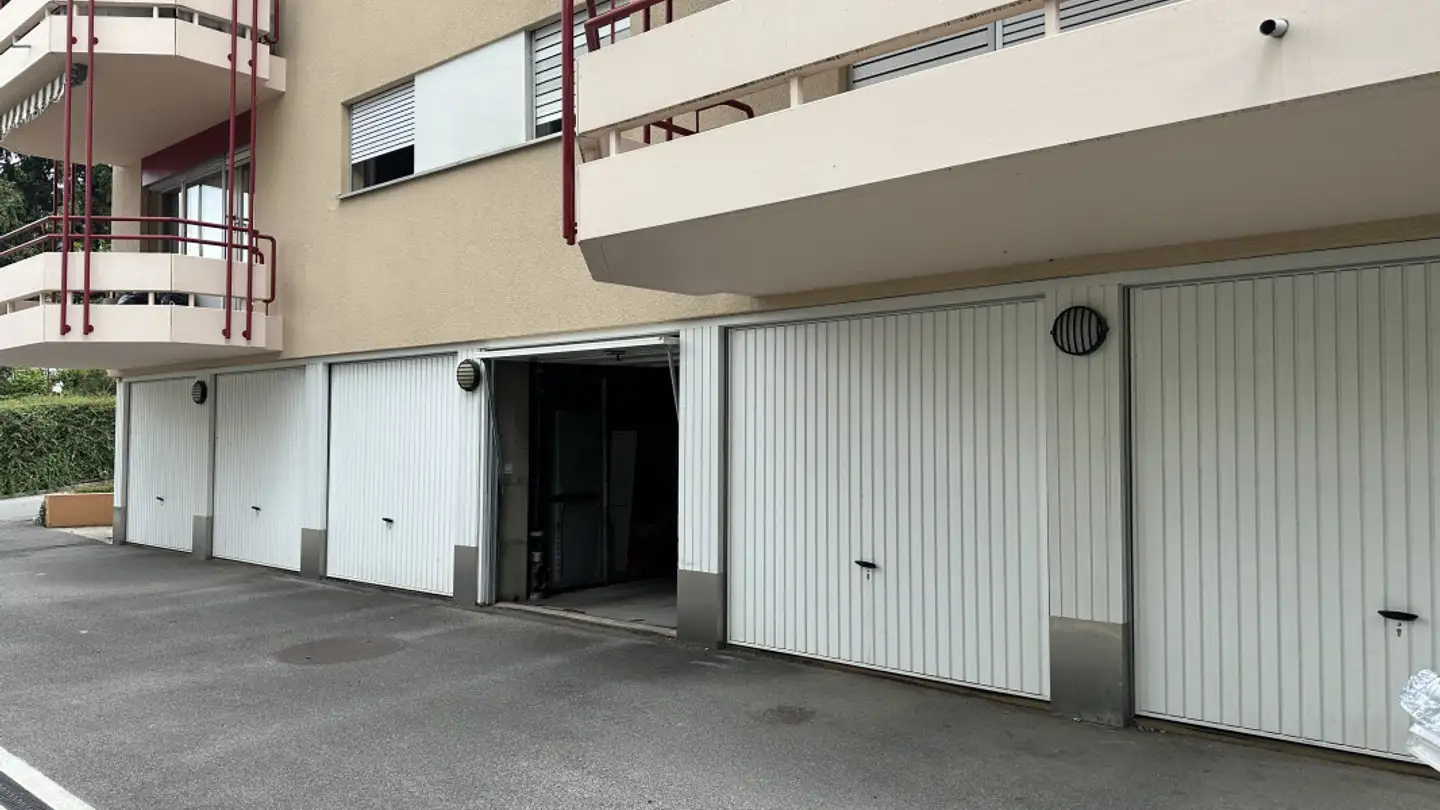 Outdoor parking space for rent - 1860 Aigle