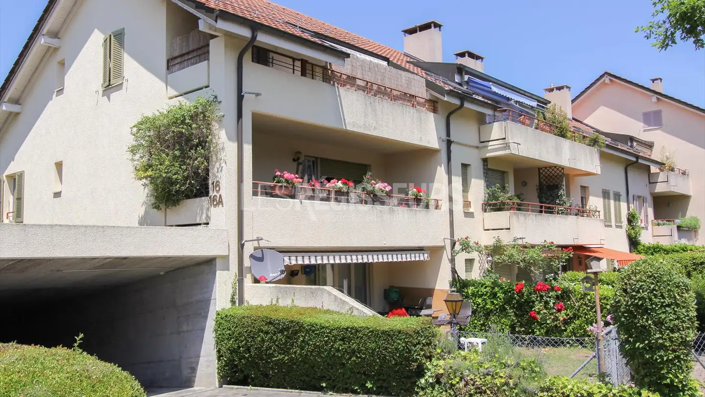 Place de parking couverte à louer - Chemin François- Chavaz 16, 1213 Onex - Photo 2