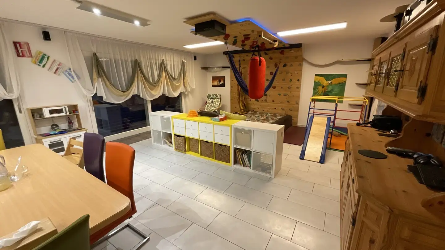 Single house for rent - 6037 Root - Photo 2