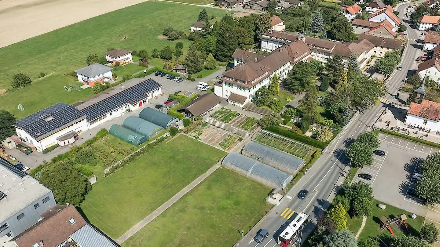 Bureau à louer - Au Village 13, 1483 Montet (Broye)