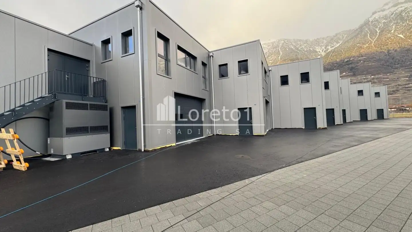 Outdoor parking space for sale - Chemin de l'Industrie, 1926 Fully