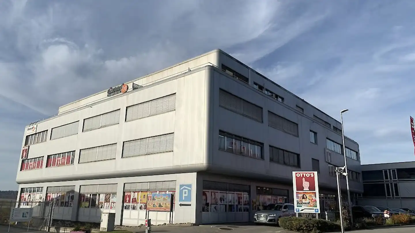 Grande magazzino in affitto - Warpelstrasse 3, 3186 Düdingen