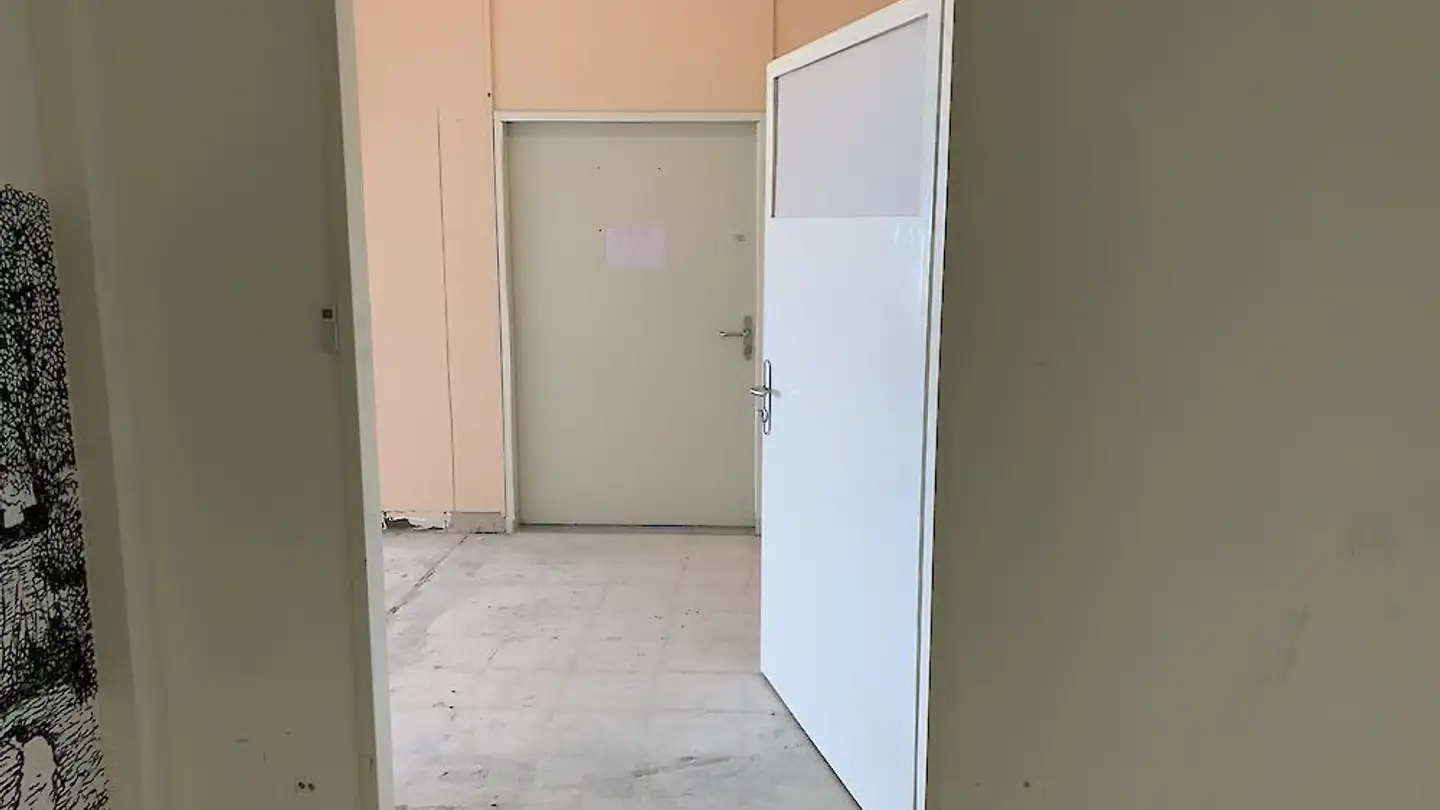 Grande magazzino in affitto - Warpelstrasse 3, 3186 Düdingen - Foto 3