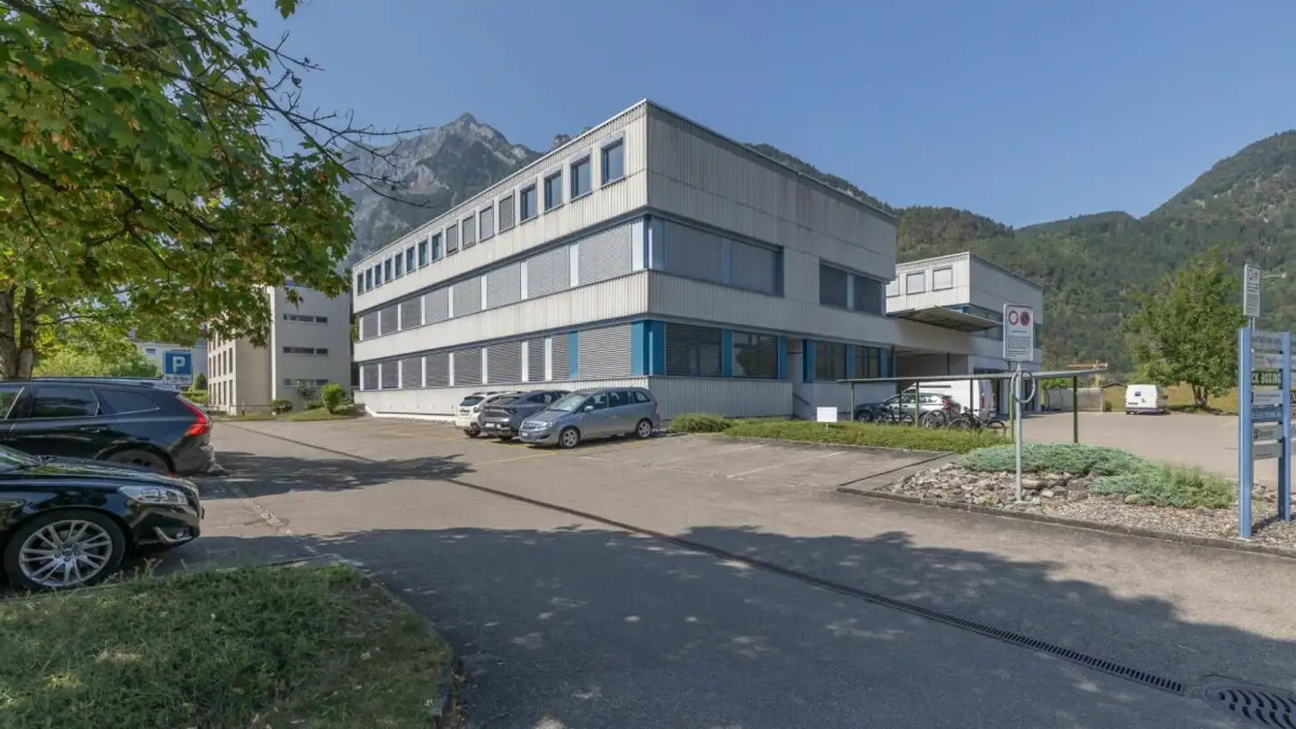 Commercial à louer - Oberrütelistrasse 13, 8753 Mollis